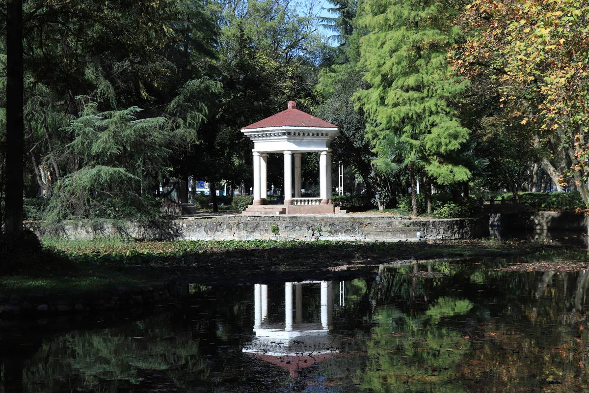 Outdoor Gazebo Furniture Ideas That Actually Work in Real Life